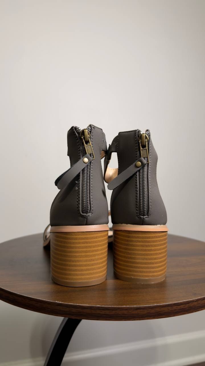 Journee  Collection  Block  Heel  Sandals  Grey  8  New  $80