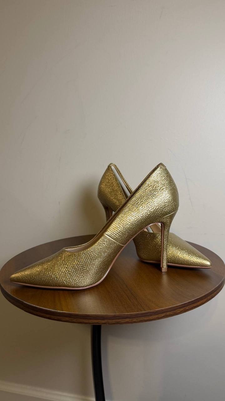 Journee Gold Patent Polyurethane Dress Pumps 8M New in Box MSRP $93