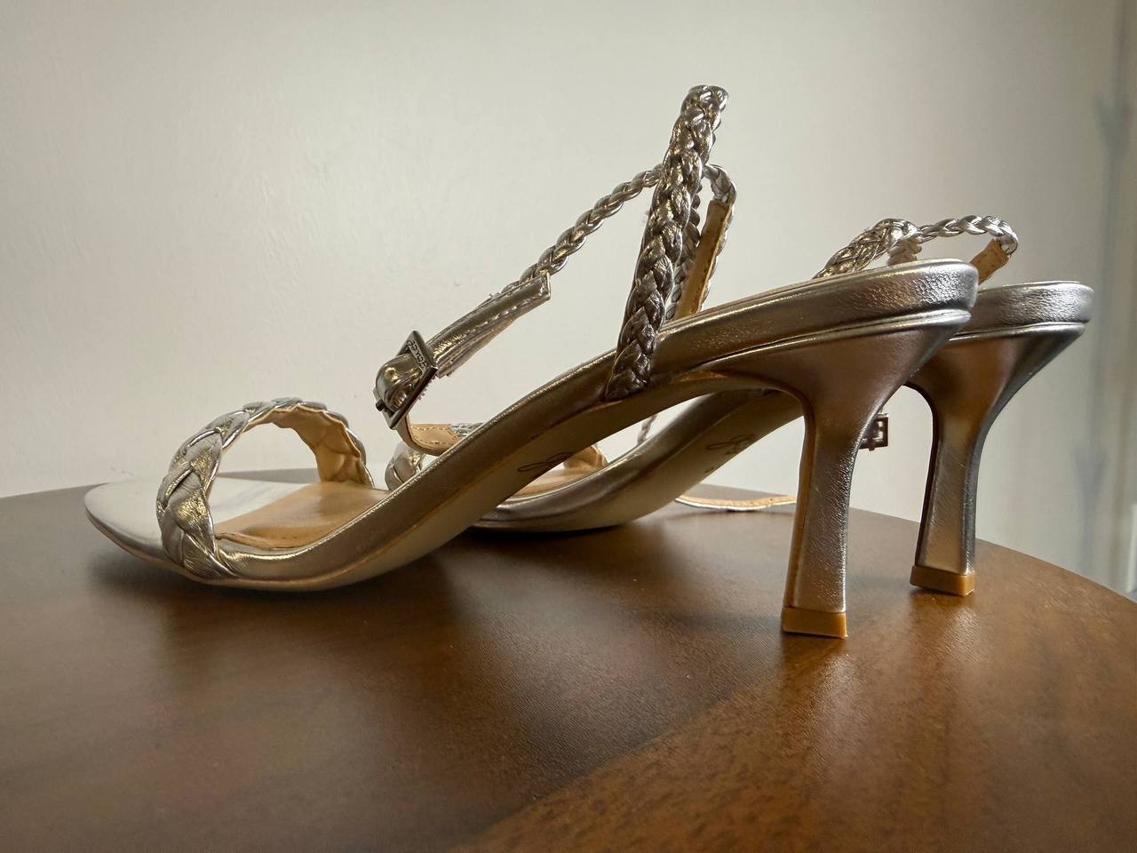 Badgley Mischka Nyx Ankle‑Strap Sandals – Silver Leather – Size 6.5 – New in Box