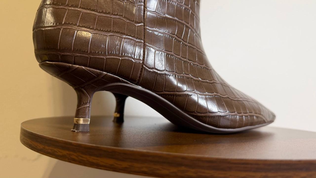 Kenneth Cole Meryl Boots 8.5M Brown Snip Toe Kitten Heel Pull‑On NIB msrp$199