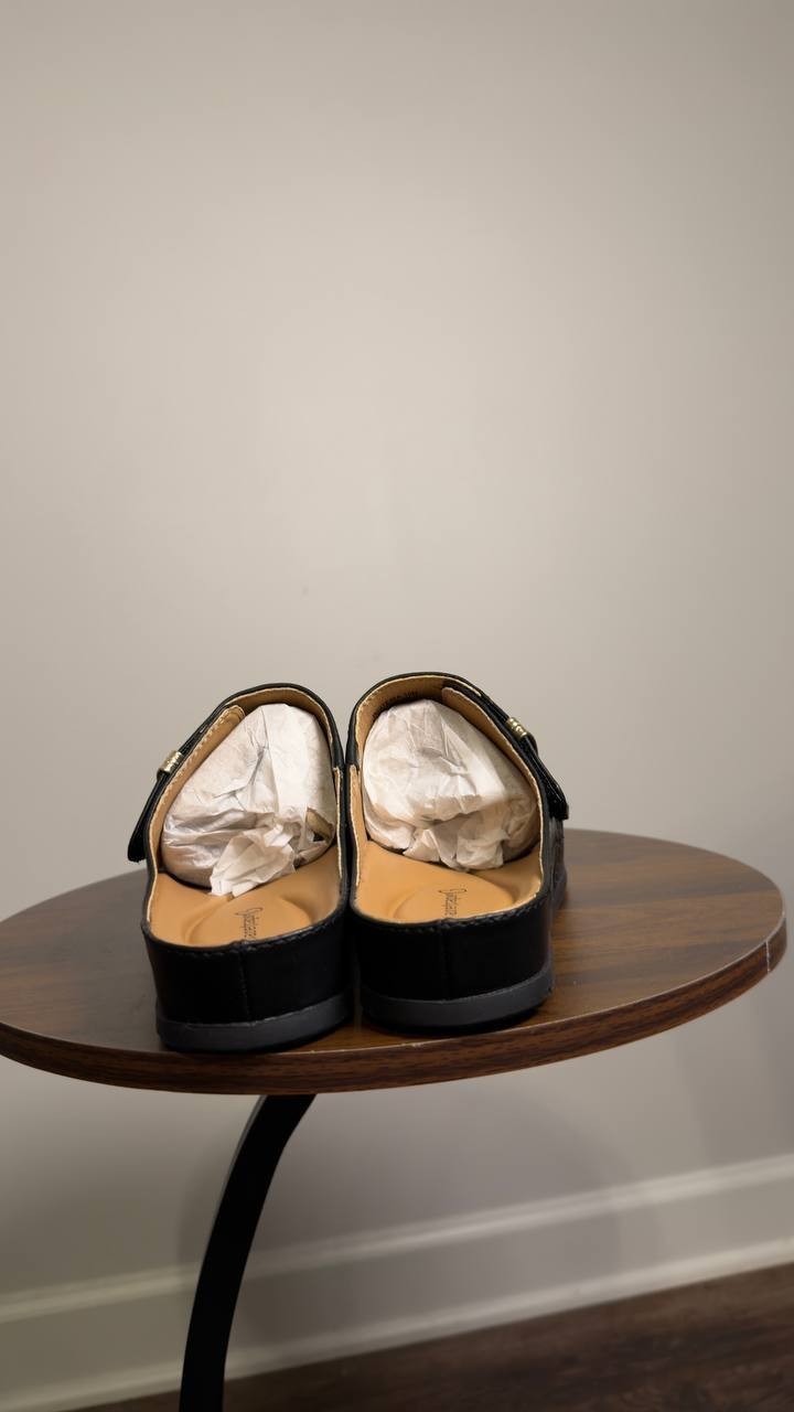 Baretraps  Slip  On  Sandals  Black  10  M  New  $69