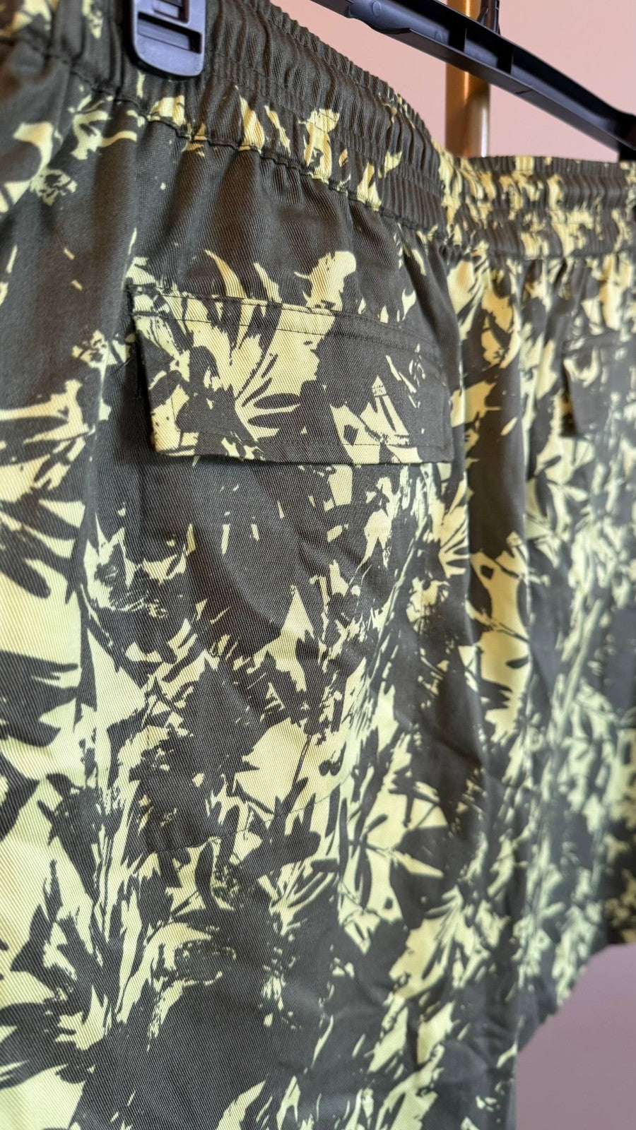 Mode of One Men’s Abstracted Floral Cargo Shorts  Green XXL NWT