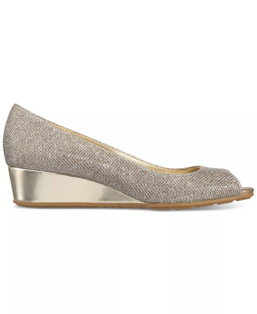 Bandolino Wedge Pumps 6M Gold Fabric Heels New in Box MSRP $89