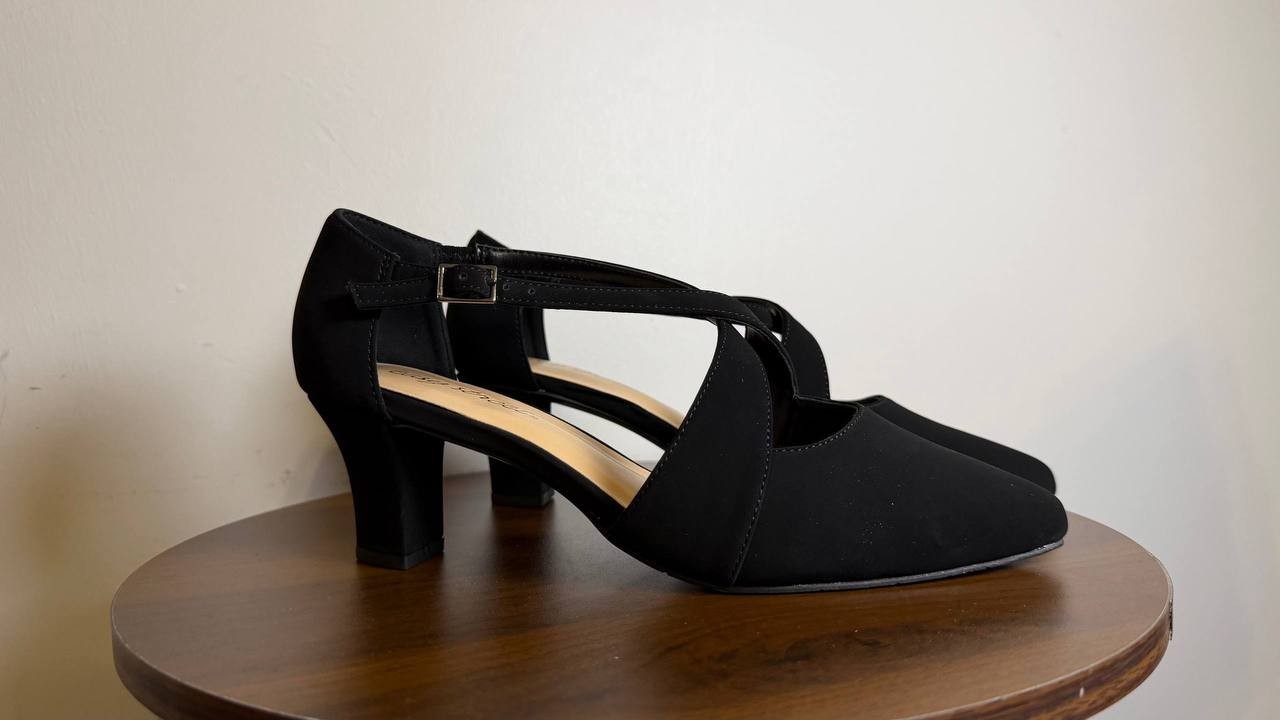 Easy Street Black Strap Front Pumps 6.5W NIB MSRP $69.99