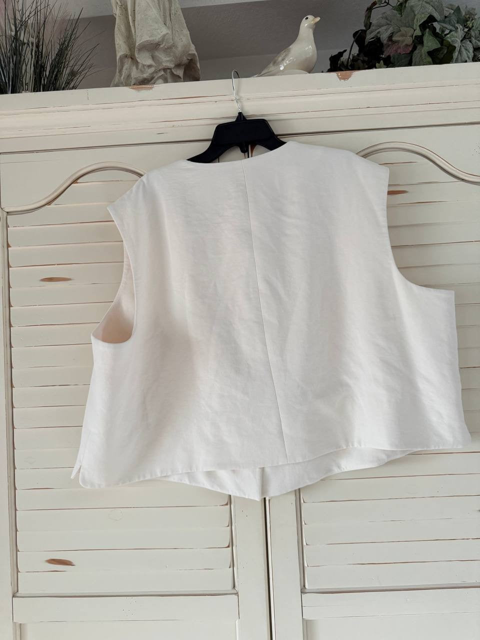 DKNY Aero Crepe Vest 24W White Sleeveless Button Front Pre-Owned