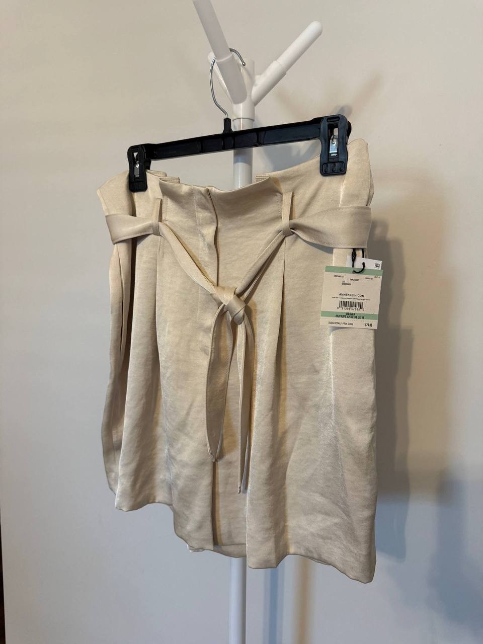 BeyondStyle Paper‑Bag Waist Shorts – Size 8 – NWT – $79