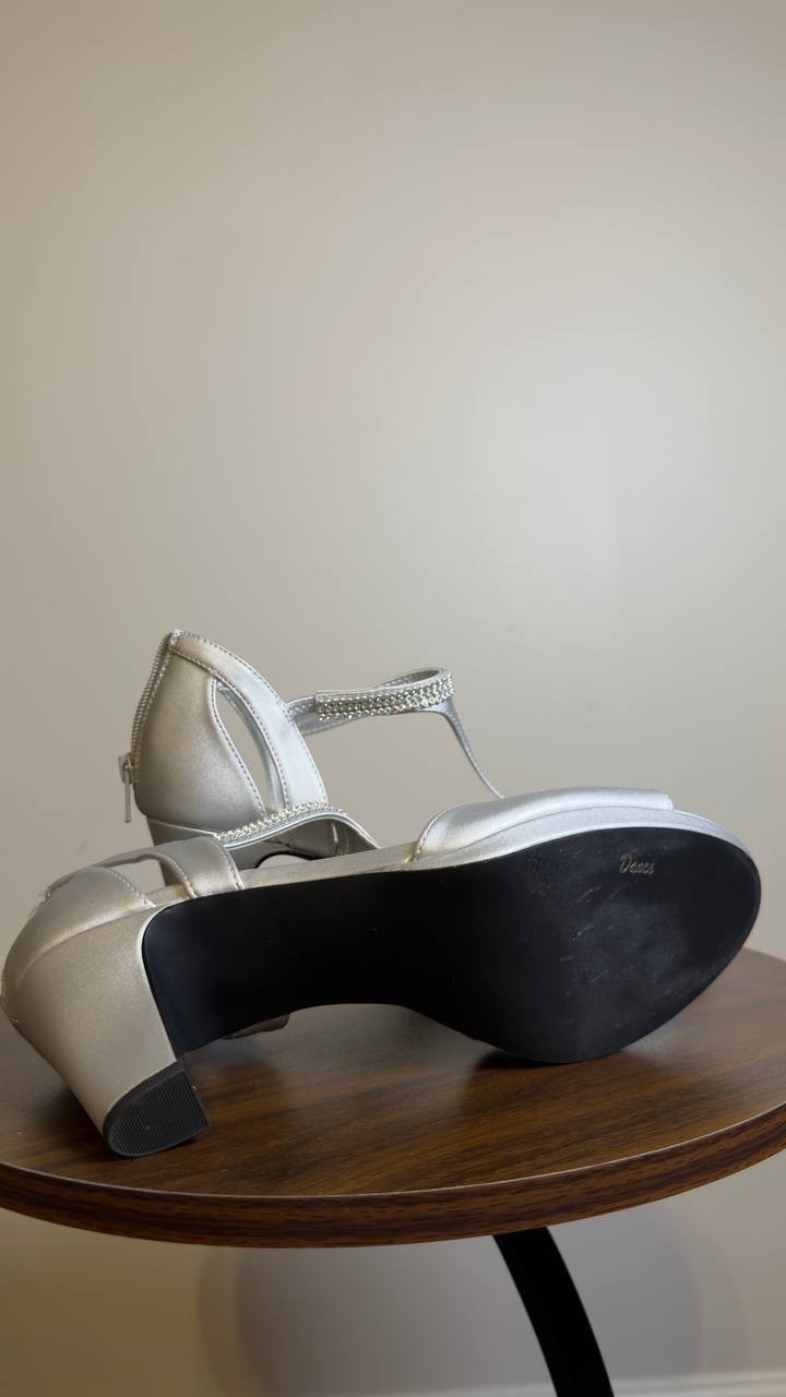 Easy  Street  Dress Sandals  Silver  9W  New  $75