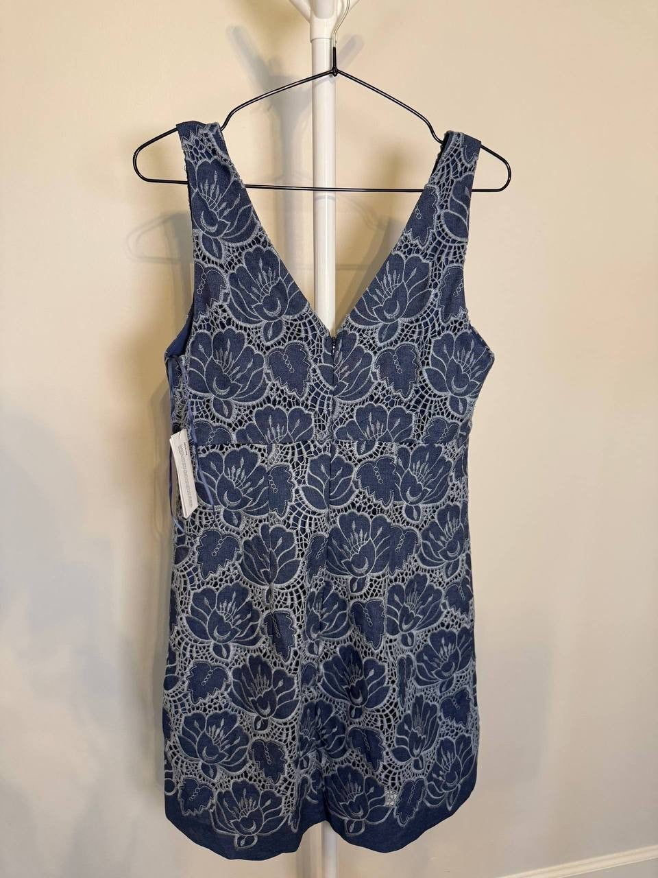 GUESS Caylee Embroidered Mini Dress – Size 6 – NWT – $198