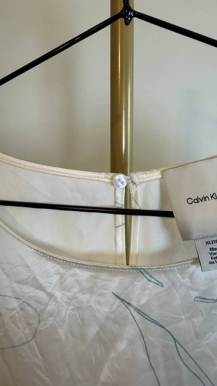 Calvin Klein Printed Crushed Satin Top White Floral Etched Size XL $69 preowned