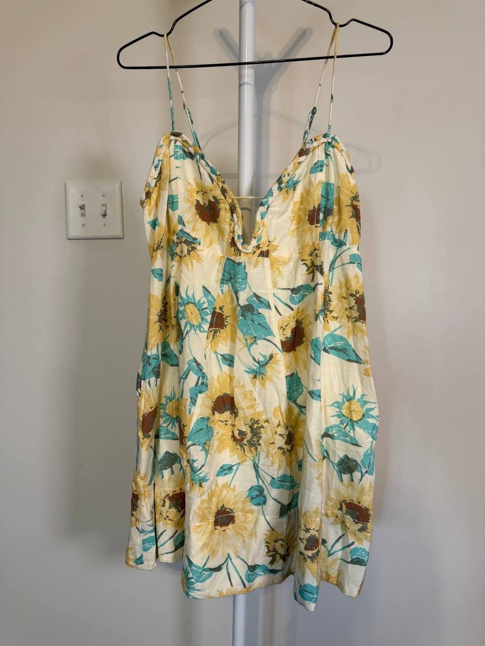 Free People Altura Floral  Mini Dress –Size L–NWT– $128-Small Inside Fabric Pull