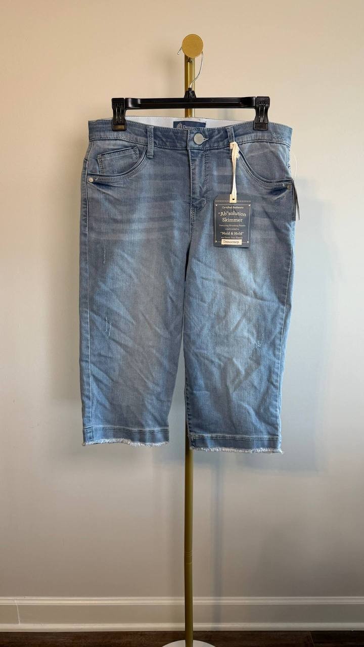 Democracy “Ab”solution Petite Fray Hem Skimmer Capri Jeans Light Blue 10P NWT