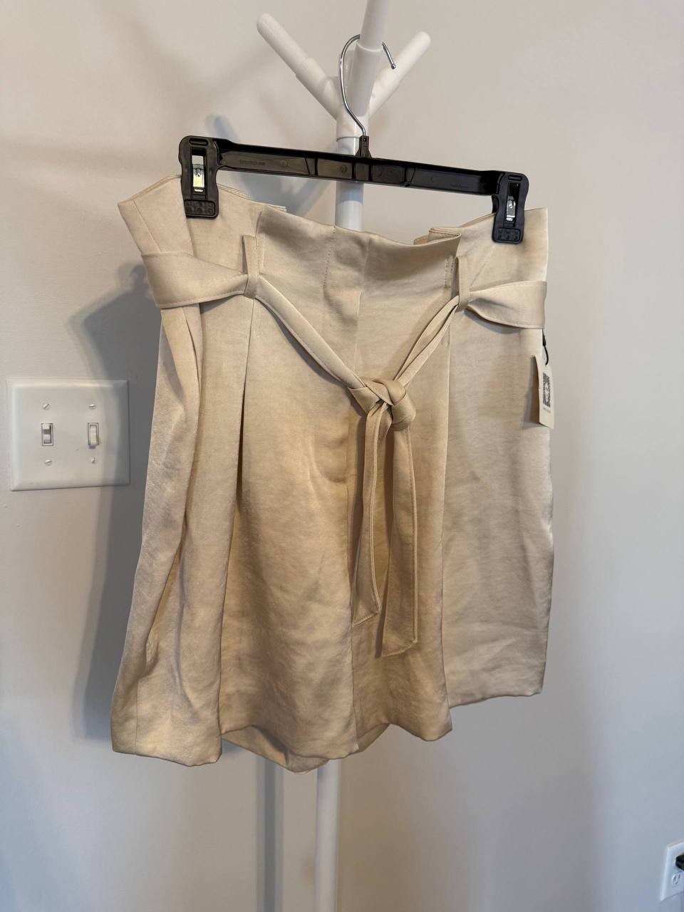 BeyondStyle Paper‑Bag Waist Shorts – Size 8 – NWT – $79