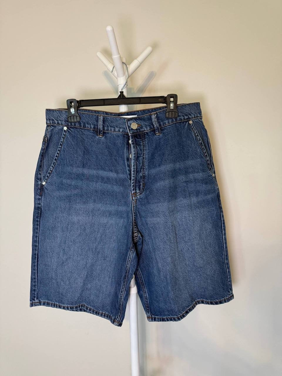 DKNY Denim Bermuda Shorts – Size 31 – NWOT