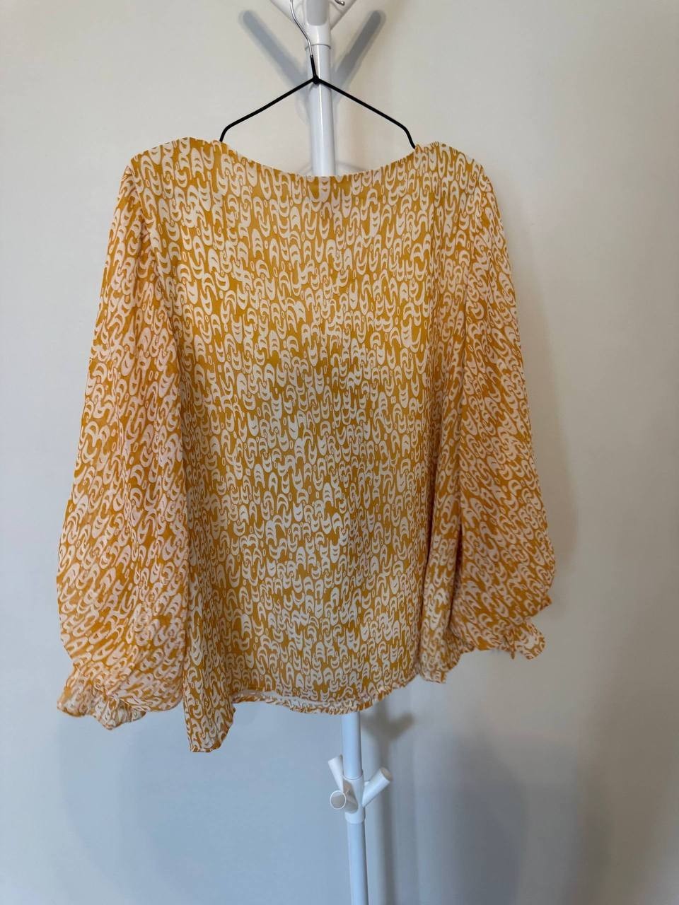 Vince Camuto V‑Neck Balloon‑Sleeve Blouse– Orange– Size L – NWT – MSRP$79
