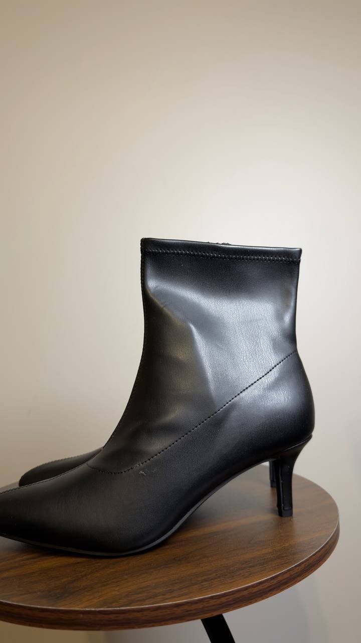 Wild Pair Heeled Booties Black 10 M New $69.90
