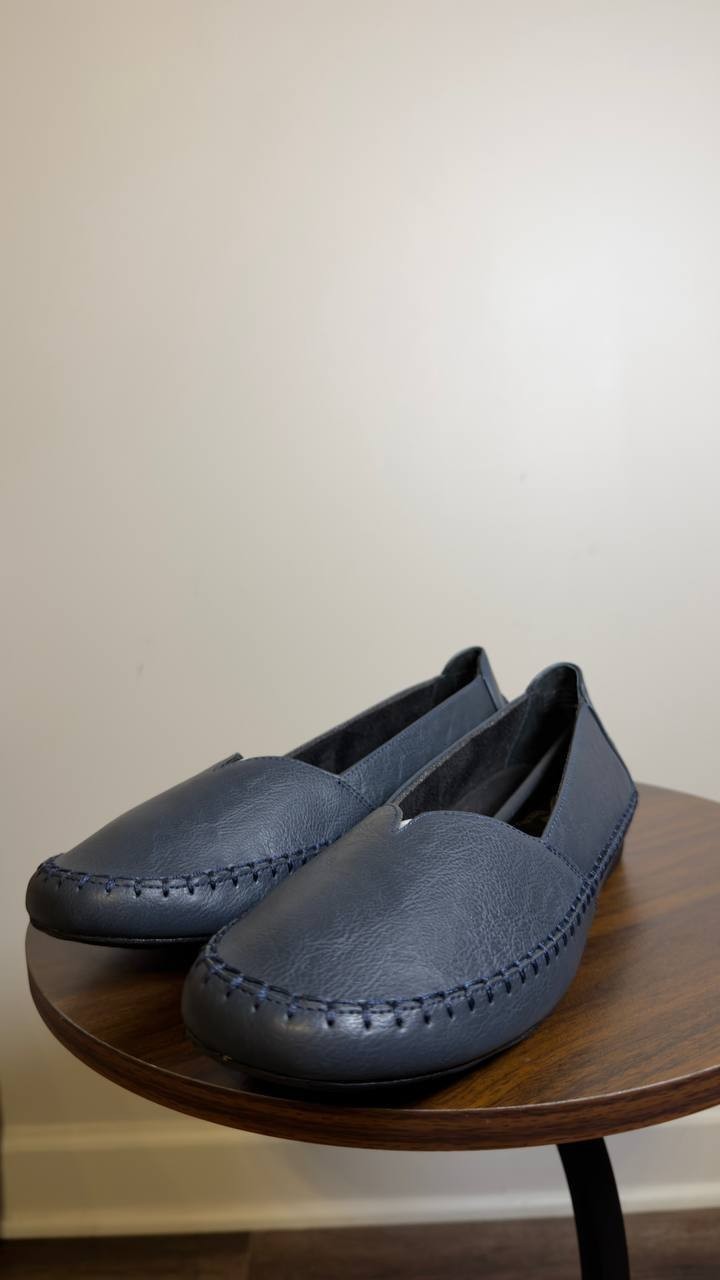 Easy  Street  Slip On Flats  Navy  9.5M  New  $55