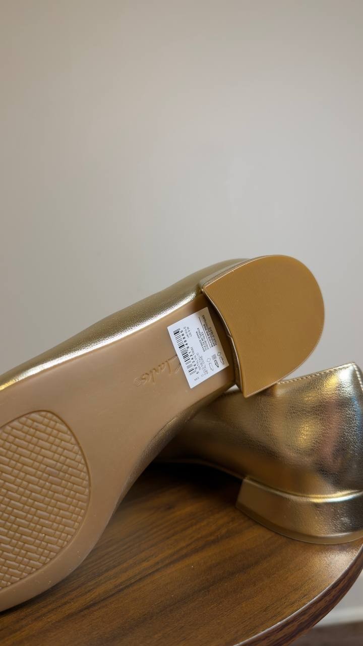 Clarks   Toe  Dress  Flats  Gold  Metallic  9W   New  With  Box  $100