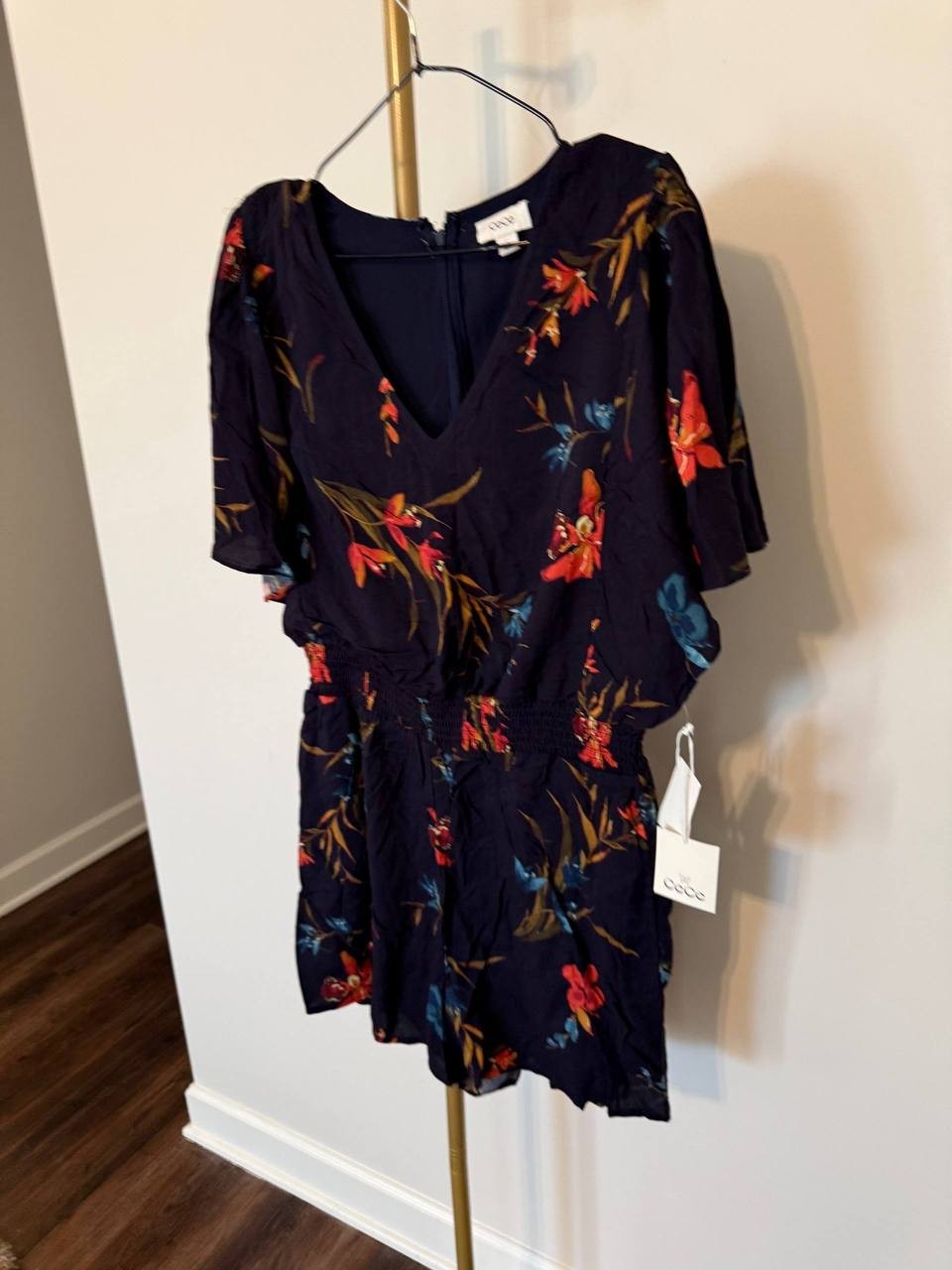 CeCe V‑Neck Smocked Flutter‑Sleeve Romper Navy Floral SIZE L NWT MSRP$79