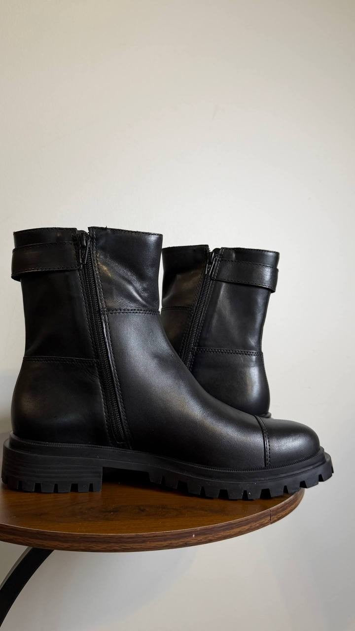 Arezzo Black Leather Booties 8B New in Box MSRP $159