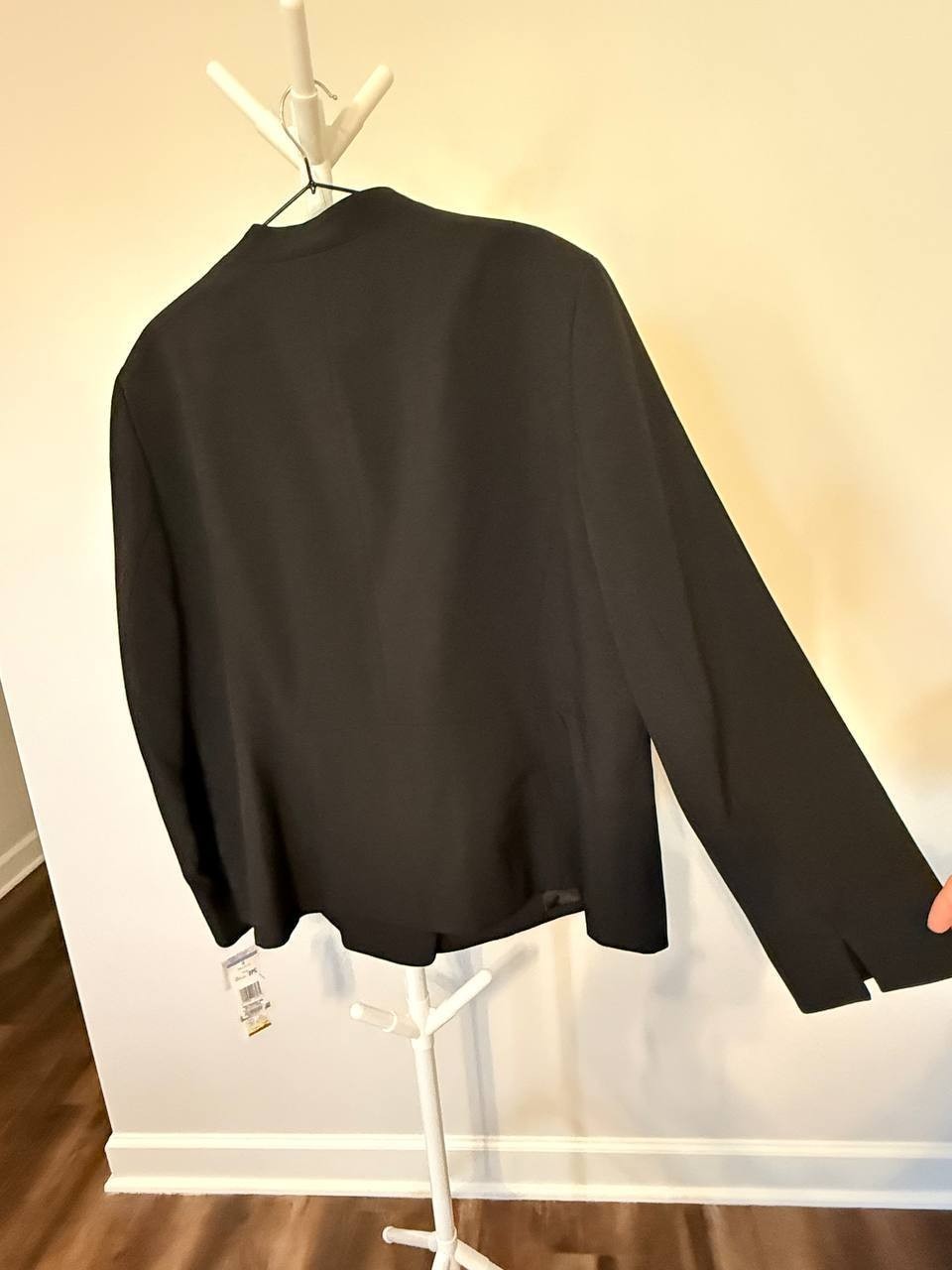 Le Suit Women’s  Blazer – Size 18 – Black – NWT –225$