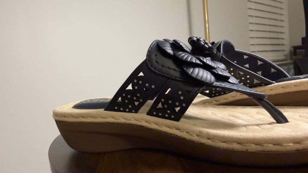 Cliffs by White Mountain  Thong Sandals  Navy  7  New  $59