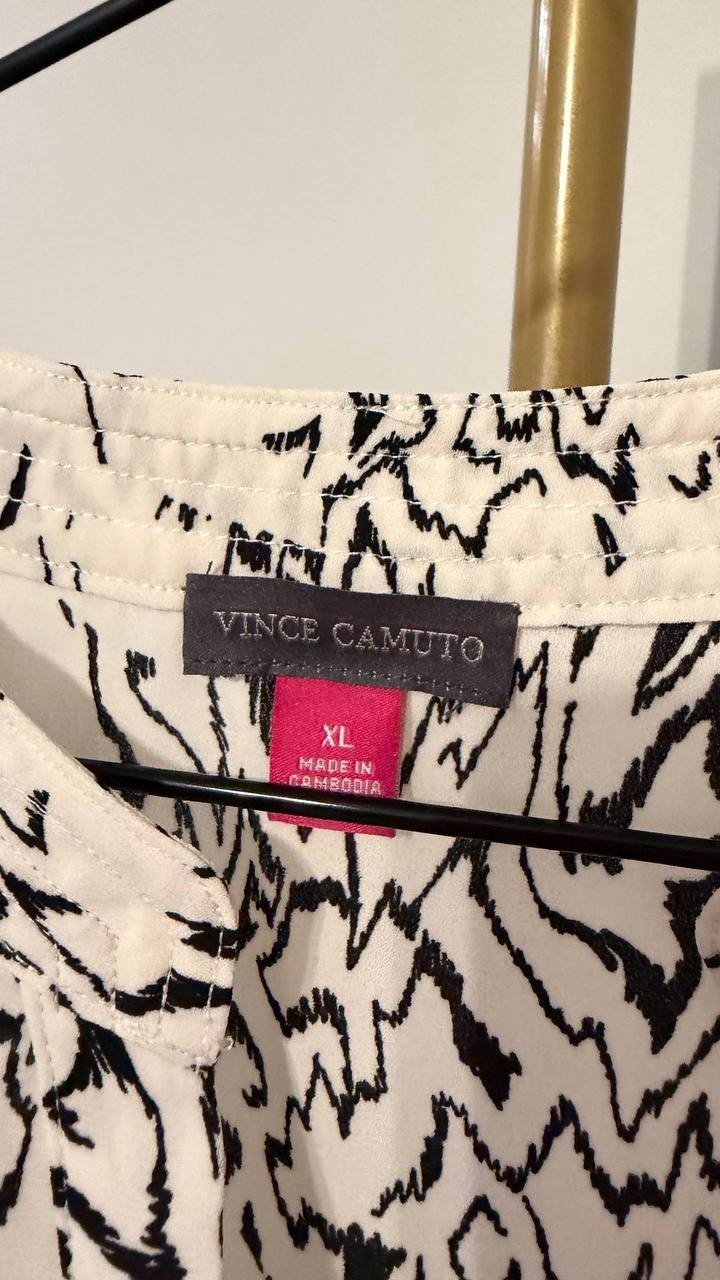 Vince Camuto XL Beige Black Printed Blouse V Neck Placket Short Sleeve Good Cond