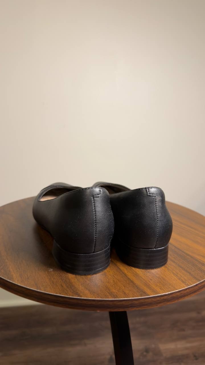 Clarks  Flats  Black  6W  New  $95
