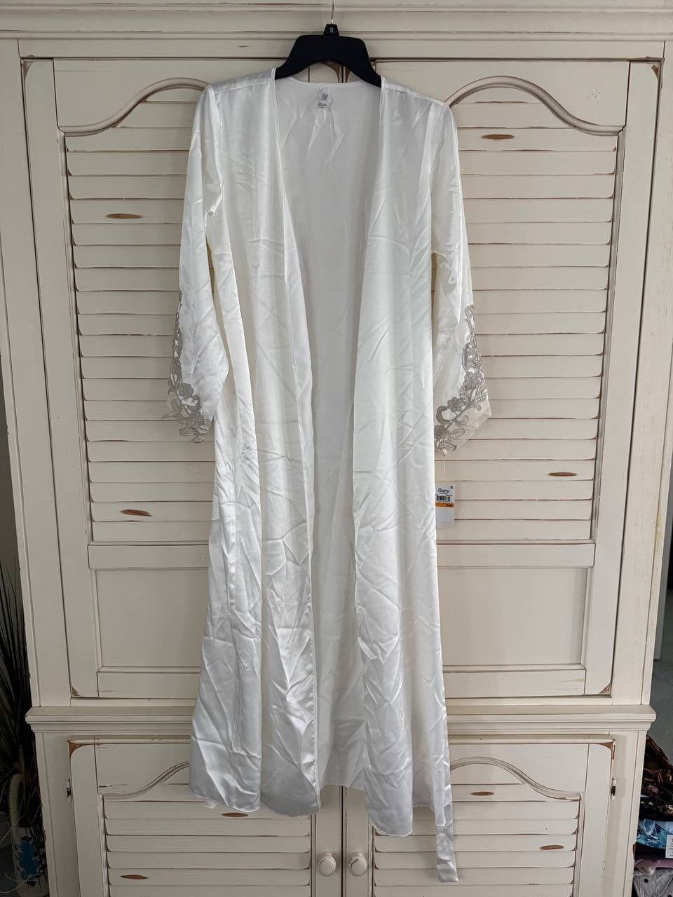 Flora Nikrooz Long Satin Robe Ivory  Appliqués Size S/M Bridal Romantic NEW