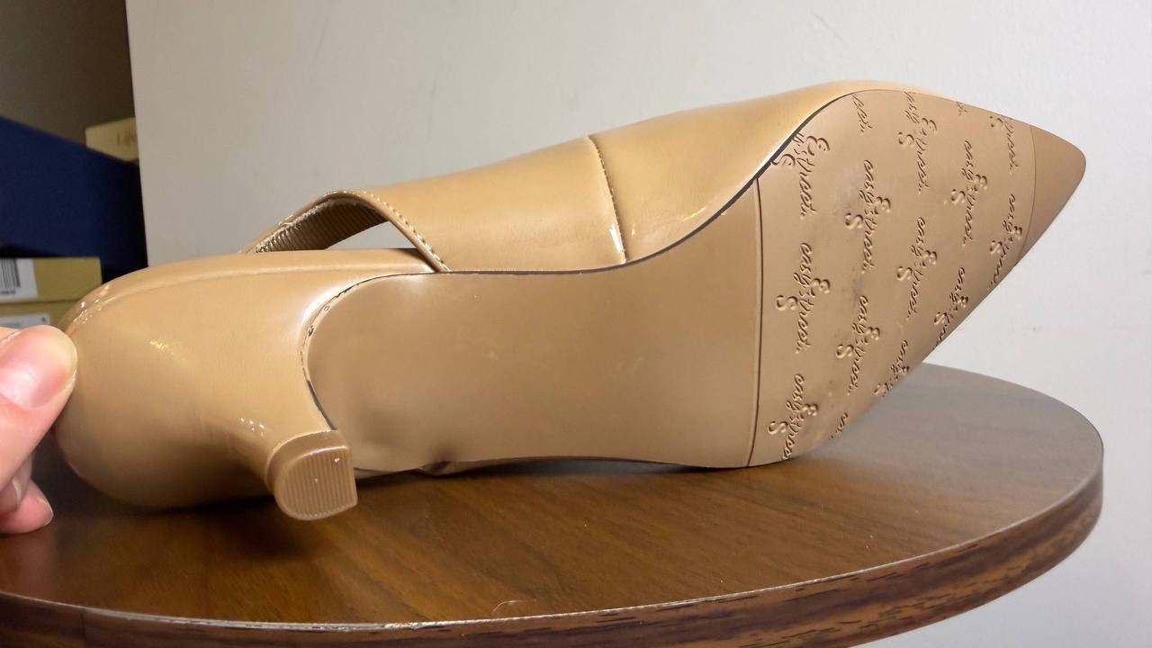 Easy Street Nude Patent Slingback Pumps 9M New w/o Box MSRP $69.99