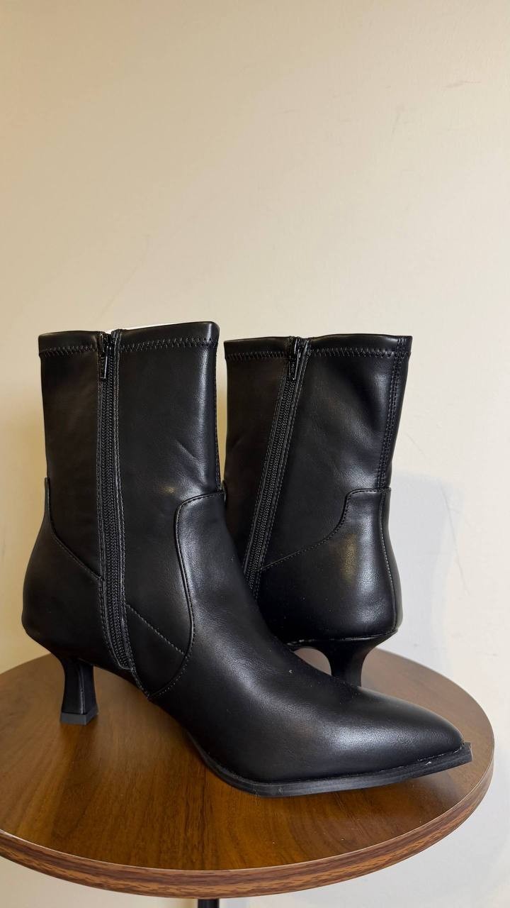 DV Dolce Vita Black Polyurethane Heeled Booties 9M New in Box MSRP $89