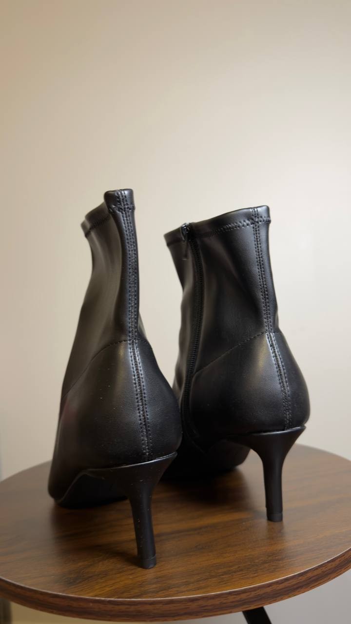 Wild Pair Heeled Booties Black 10 M New $69.90