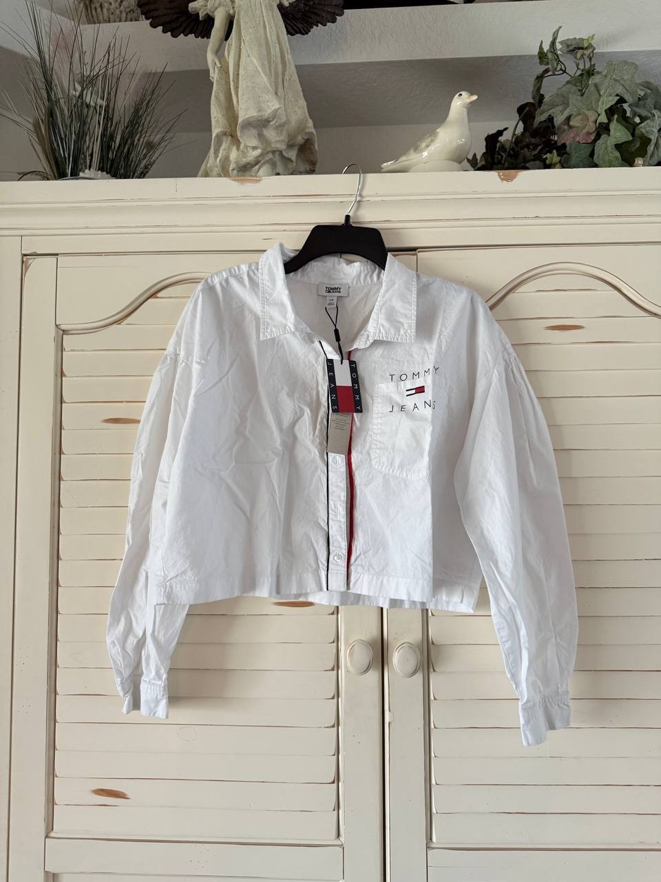 Tommy Jeans Cotton Cropped Logo Shirt White Size L NWT $129 – Casual Streetwear