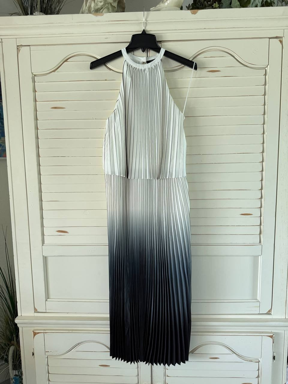 Tahari Pleated Ombré Dress Size 8 Black White Sleeveless Halter Sheath NWT