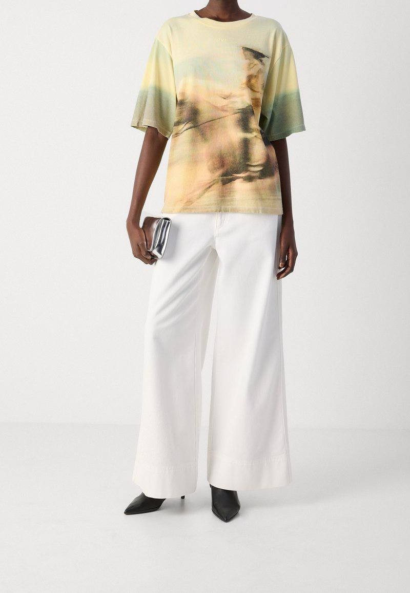 BOSS Print T‑Shirt Pastel Yellow L NWT $79