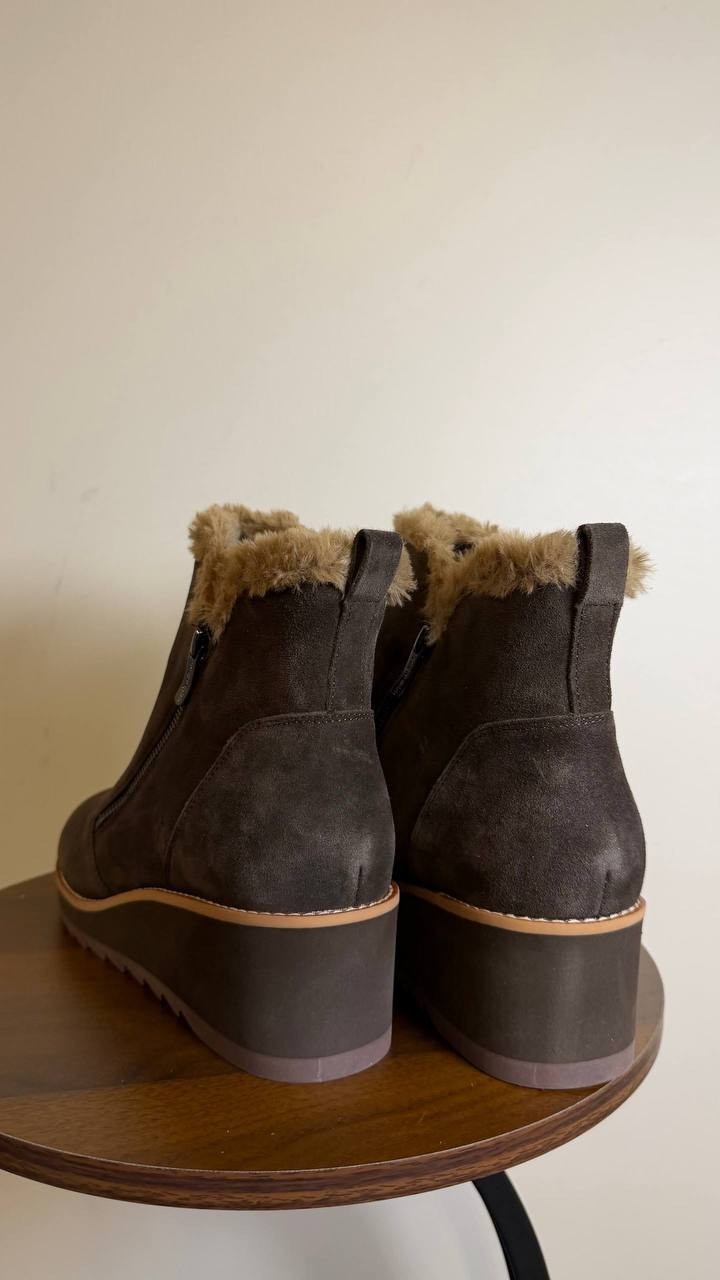 Easy Spirit Jane Booties 10W Brown Suede Cozy Side‑Zip Wedge NIB msrp$159