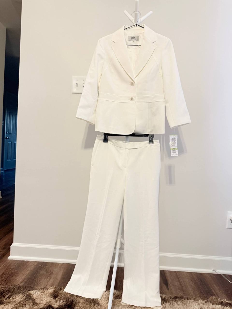 Le Suit Women’s Petite Skirt Suit Set –White – Size 4P – NWT – $225