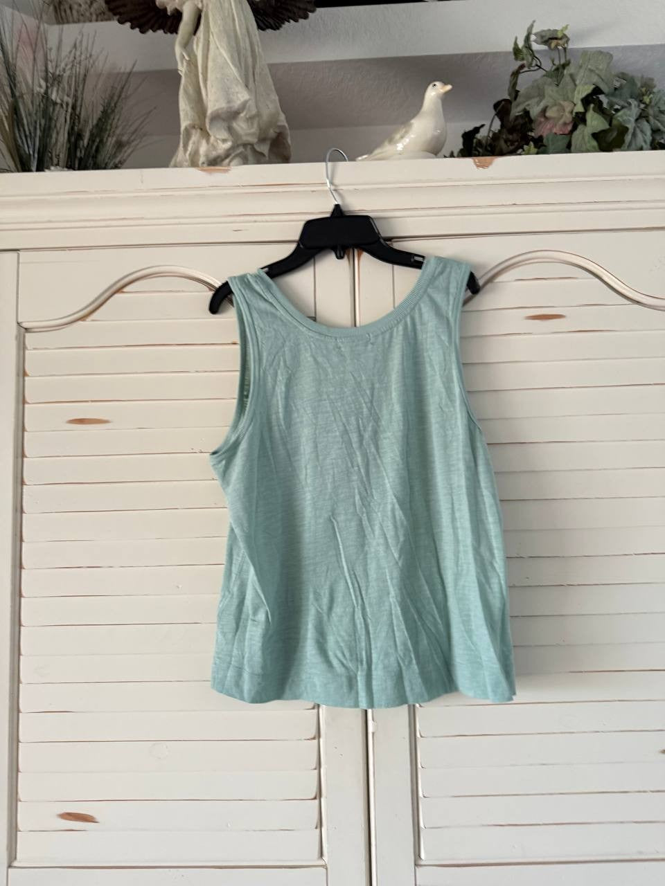 Democracy Petite Sleeveless Notched Neck Tank Size PL Green NWT