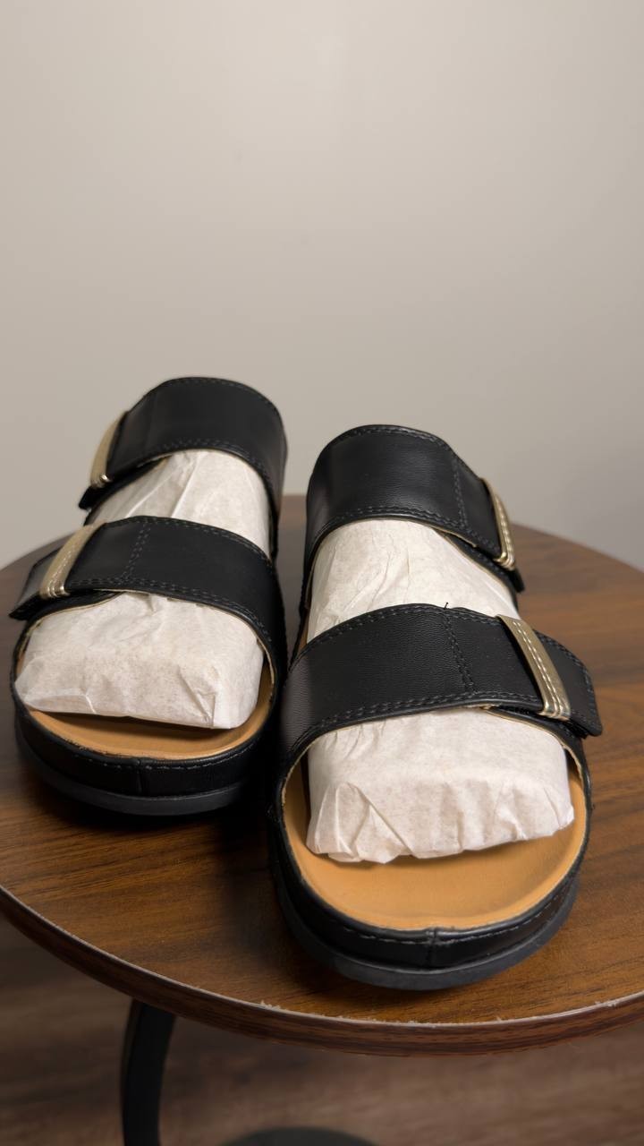 Baretraps  Slip  On  Sandals  Black  10  M  New  $69