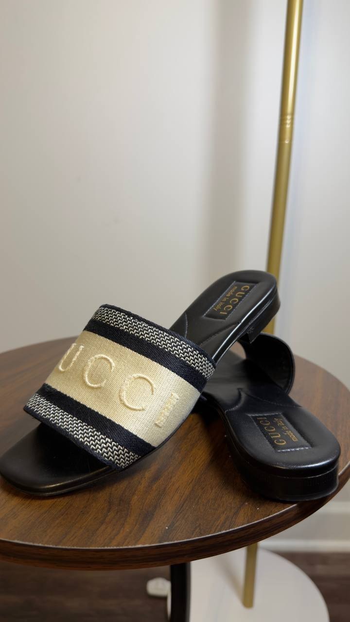 Gucci  Slide  Sandals  White/Black  35  Pre‑owned 