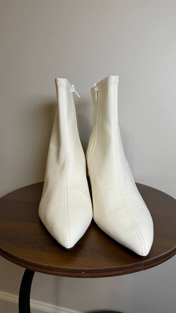 Wild Pair White Ankle Booties 8M New in Box MSRP $69.90