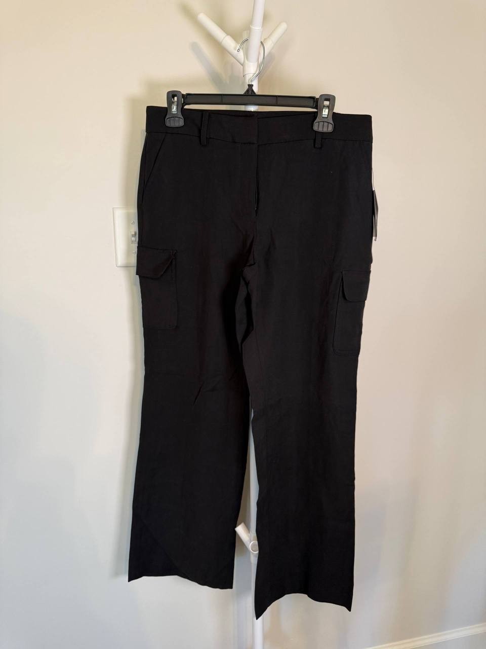 DKNY Black Cargo Pants – Size 8P – Pockets – NWT-Flaws