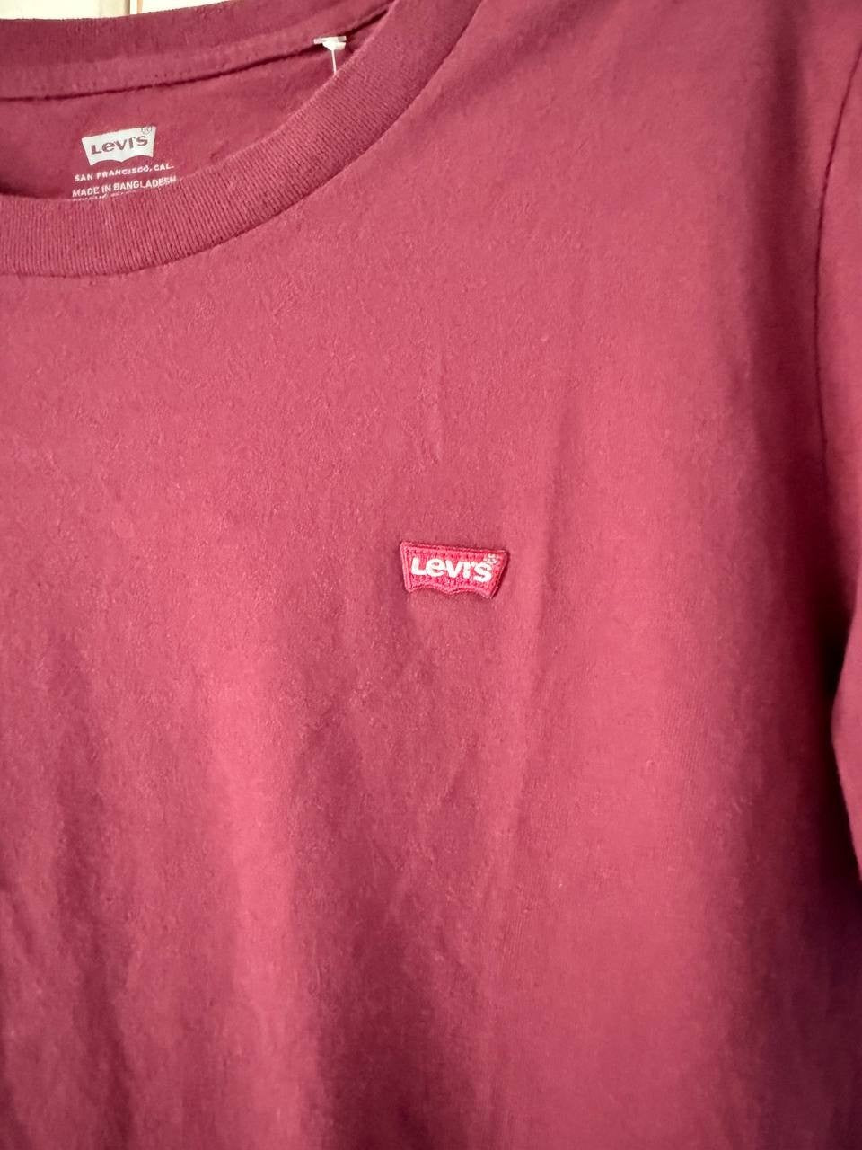Levi’s Women’s Burgundy Logo T-Shirt 1X Crew Neck NWT