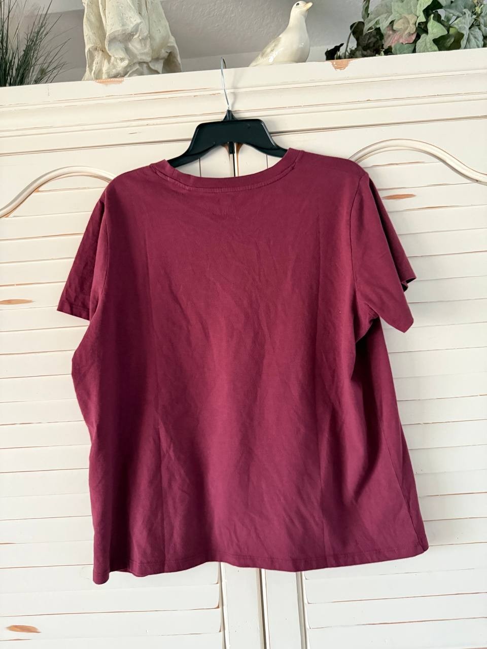 Levi’s Women’s Burgundy Logo T-Shirt 1X Crew Neck NWT