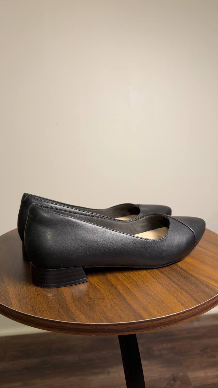 Clarks  Flats  Black  6W  New  $95