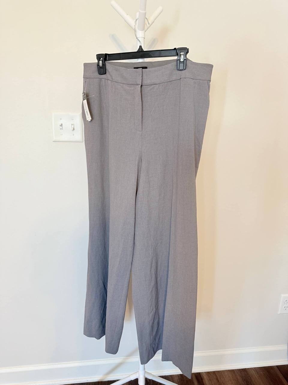 Tahari Wide‑Leg Dress Pants – Gray – Size 16 – NWT – $99