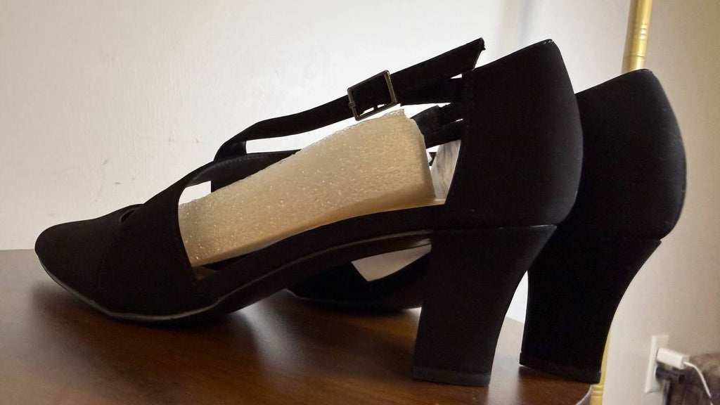 Easy Street Elegance Cross Strap Pumps Black Lamy 7.5M NWB Faux Leather $69.99