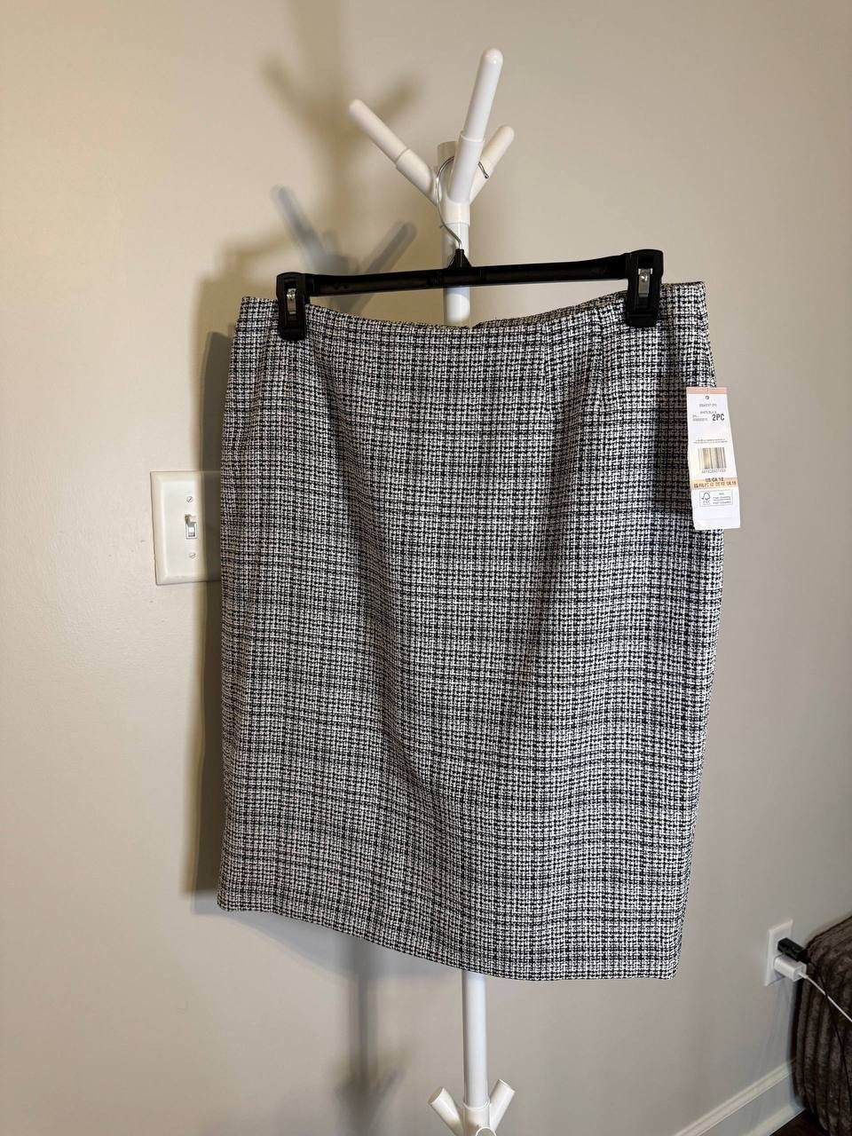 Le Suit Classic Career Skirt – 12 – NWT