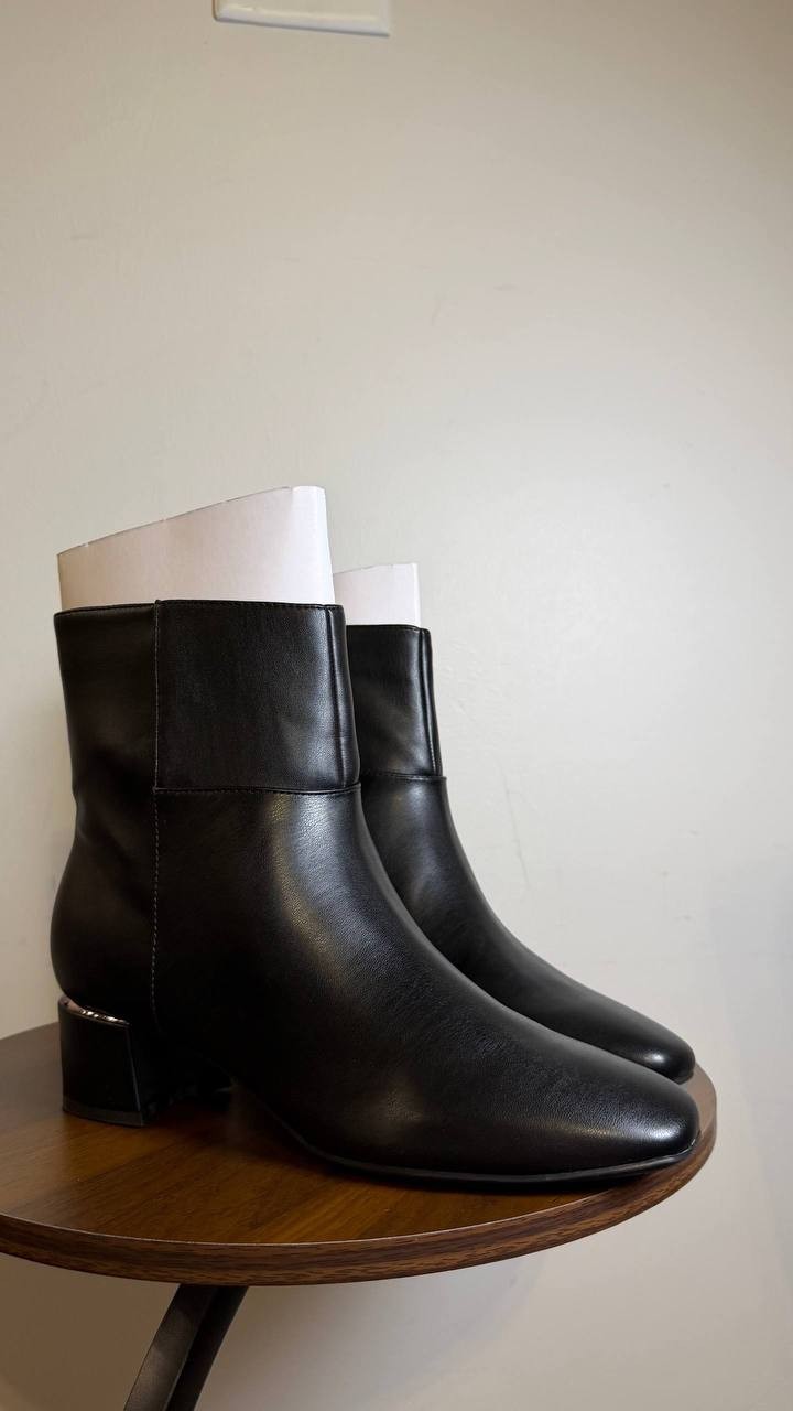 Calvin Klein Women’s Parry Block Heel Ankle Booties Black 8.5M Man‑Made $129 NWB