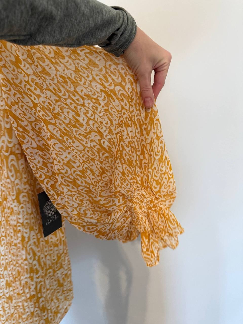 Vince Camuto V‑Neck Balloon‑Sleeve Blouse– Orange– Size L – NWT – MSRP$79
