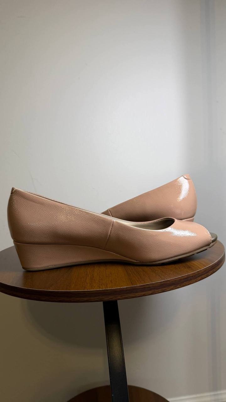 Bandolino Candra Peep Toe Low Wedge Dress Pumps Light Natural 9.5M NWB $79